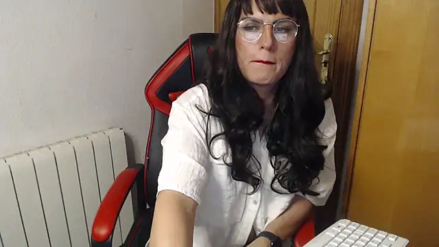 Snapshot of Chic_desire chatting on 03-10-26, 08:47 Chic desire online show from 03-10-26, 08:47