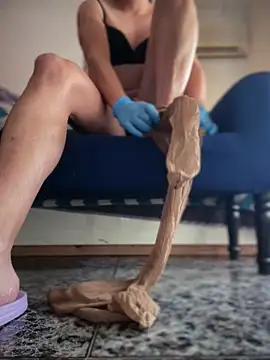 Snapshot of Chic_desire chatting on 03-22-26, 10:29 Chic desire online show from 03-22-26, 10:29