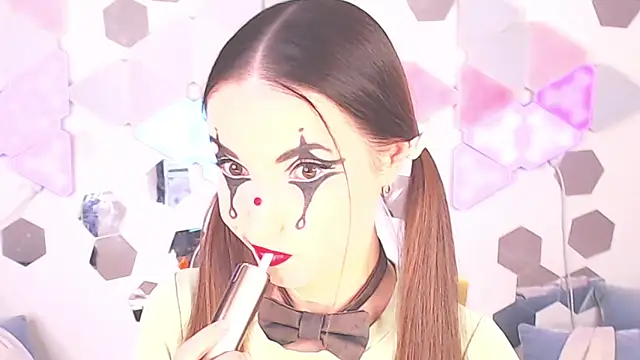 Snapshot of LexiKiss chatting on 11-15-25, 05:42 LexiKiss online show from 11-15-25, 05:42