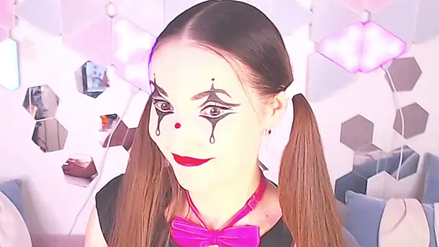 Snapshot of LexiKiss chatting on 12-20-25, 11:01 LexiKiss online show from 12-20-25, 11:01