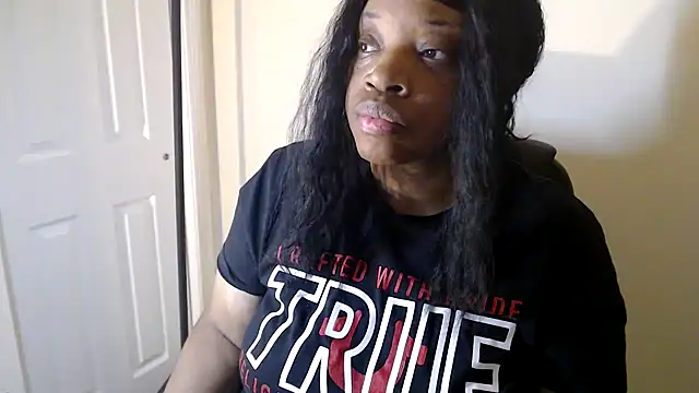 Snapshot of Sexymona1218 chatting on 02-27-26, 12:21 Sexymona1218 online show from 02-27-26, 12:21