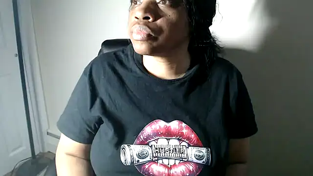 Snapshot of Sexymona1218 chatting on 02-28-26, 10:44 Sexymona1218 online show from 02-28-26, 10:44