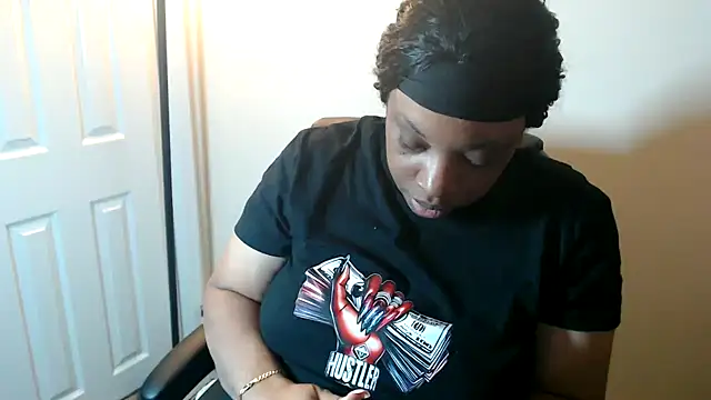 Snapshot of Sexymona1218 chatting on 03-20-26, 06:29 Sexymona1218 online show from 03-20-26, 06:29