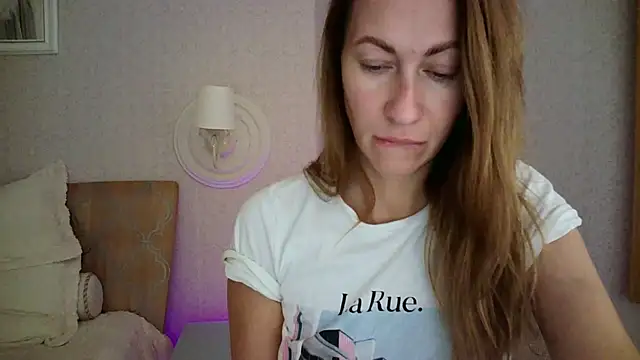Snapshot of Luna_Hoty chatting on 09-21-25, 02:57 Luna Hoty online show from 09-21-25, 02:57