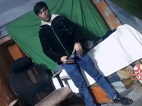 Snapshot of desiboy1101 chatting on 01-09-26, 02:09 desiboy1101 online show from 01-09-26, 02:09