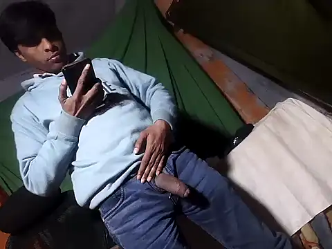 Snapshot of desiboy1101 chatting on 01-14-26, 02:33 desiboy1101 online show from 01-14-26, 02:33