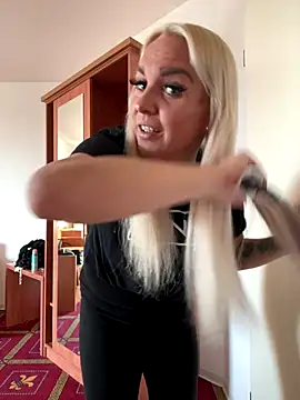 MIA-XXX online show from 09-25-25, 06:28