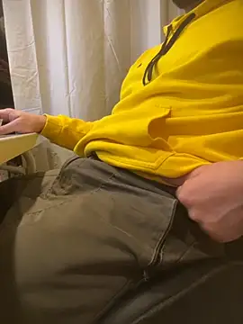 Snapshot of mikebonge chatting on 10-31-25, 09:32 mikebonge online show from 10-31-25, 09:32