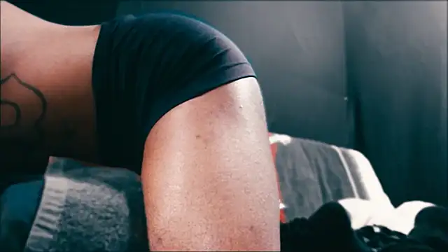 Snapshot of iBreakHeartz chatting on 12-06-24, 05:33 iBreakHeartz online show from 12-06-24, 05:33