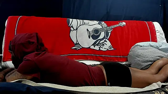 Snapshot of iBreakHeartz chatting on 12-09-24, 04:05 iBreakHeartz online show from 12-09-24, 04:05