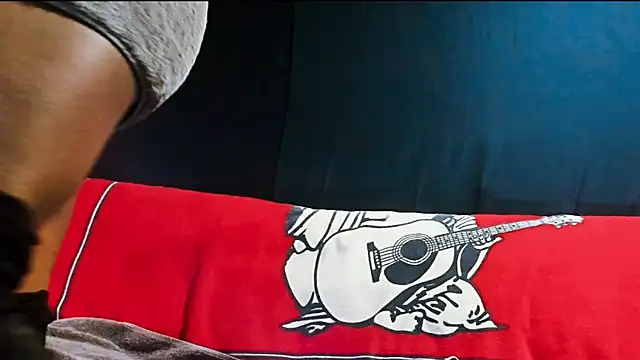 Snapshot of iBreakHeartz chatting on 12-11-24, 01:58 iBreakHeartz online show from 12-11-24, 01:58