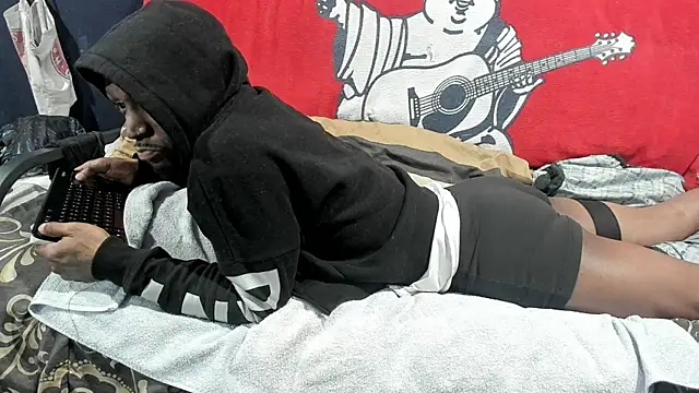 Snapshot of iBreakHeartz chatting on 12-26-24, 02:27 iBreakHeartz online show from 12-26-24, 02:27