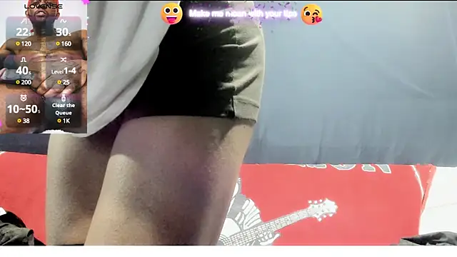 Snapshot of iBreakHeartz chatting on 12-26-24, 05:30 iBreakHeartz online show from 12-26-24, 05:30