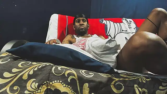 Snapshot of iBreakHeartz chatting on 12-28-24, 12:47 iBreakHeartz online show from 12-28-24, 12:47