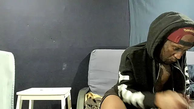 Snapshot of iBreakHeartz chatting on 01-02-25, 03:05 iBreakHeartz online show from 01-02-25, 03:05