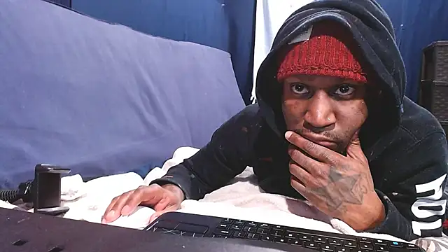 Snapshot of iBreakHeartz chatting on 01-27-25, 08:18 iBreakHeartz online show from 01-27-25, 08:18