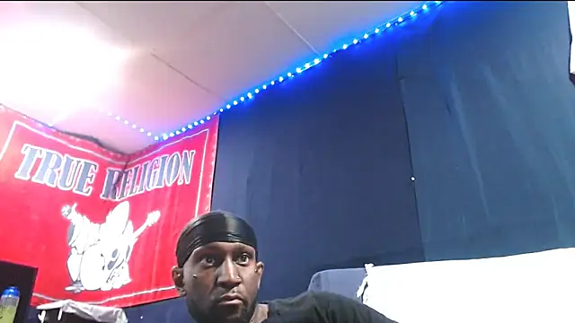 Snapshot of iBreakHeartz chatting on 09-23-25, 04:04 iBreakHeartz online show from 09-23-25, 04:04