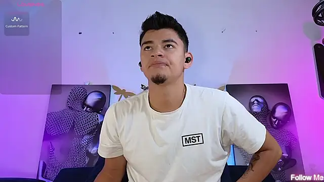 Snapshot of VikoHands chatting on 02-24-26, 08:34 VikoHands online show from 02-24-26, 08:34