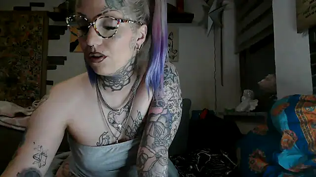 RoxxyInk online show from 05-25-26, 01:11