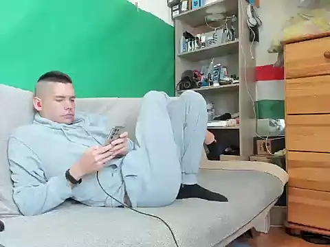 viraglaci18xh online show from 10-31-25, 11:22