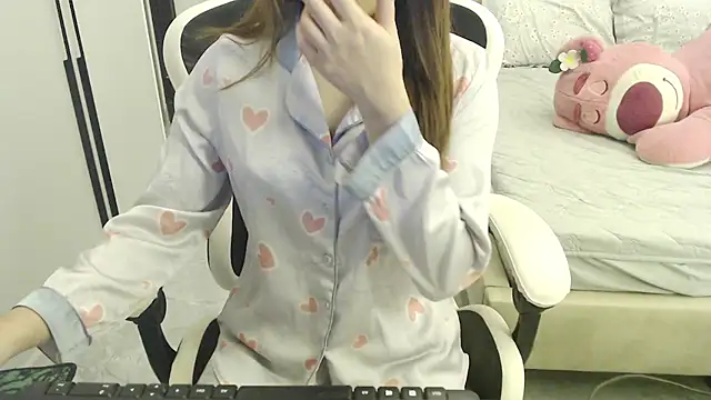 Snapshot of Hanako_love chatting on 01-05-25, 04:06 Hanako love online show from 01-05-25, 04:06