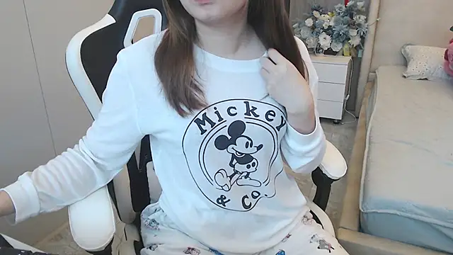 Snapshot of Hanako_love chatting on 01-08-25, 03:19 Hanako love online show from 01-08-25, 03:19