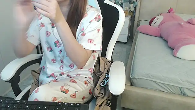 Snapshot of Hanako_love chatting on 01-15-25, 02:27 Hanako love online show from 01-15-25, 02:27
