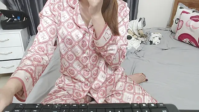 Snapshot of Hanako_love chatting on 02-01-25, 03:39 Hanako love online show from 02-01-25, 03:39