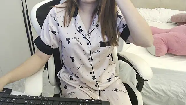Snapshot of Hanako_love chatting on 02-06-25, 02:22 Hanako love online show from 02-06-25, 02:22