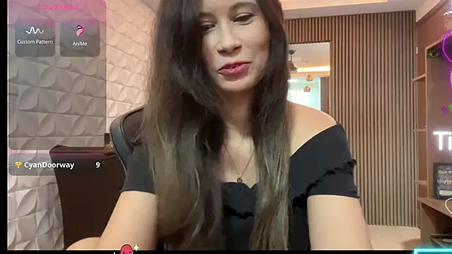 Snapshot of Leilacharlotte chatting on 02-15-26, 09:33 Leilacharlotte online show from 02-15-26, 09:33