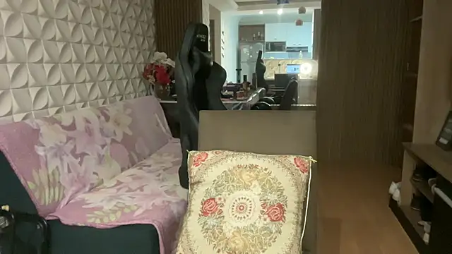 Leilacharlotte online show from 05-14-26, 12:45