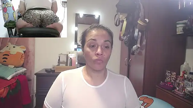 Snapshot of zoe_hotxxx chatting on 04-20-26, 12:02 zoe hotxxx online show from 04-20-26, 12:02