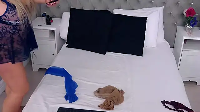 VoluptuousLeona online show from 03-19-25, 03:41