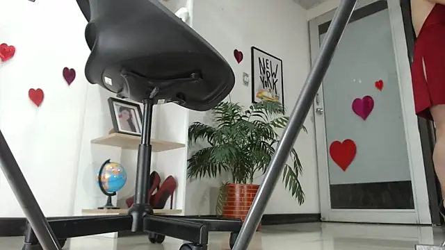 Snapshot of carieBelle1 chatting on 02-15-25, 11:17 carieBelle1 online show from 02-15-25, 11:17