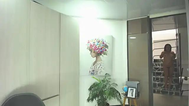 Snapshot of carieBelle1 chatting on 03-05-25, 06:23 carieBelle1 online show from 03-05-25, 06:23