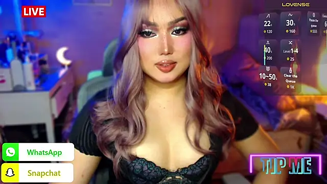 HOTnWILDalice online show from 10-21-25, 02:01