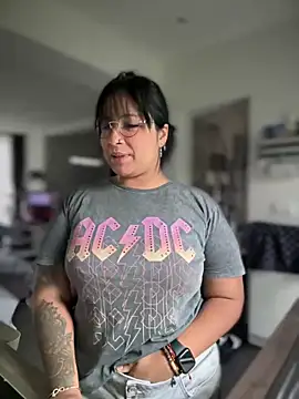 Snapshot of DannaaMeliza chatting on 01-05-25, 10:53 DannaaMeliza online show from 01-05-25, 10:53