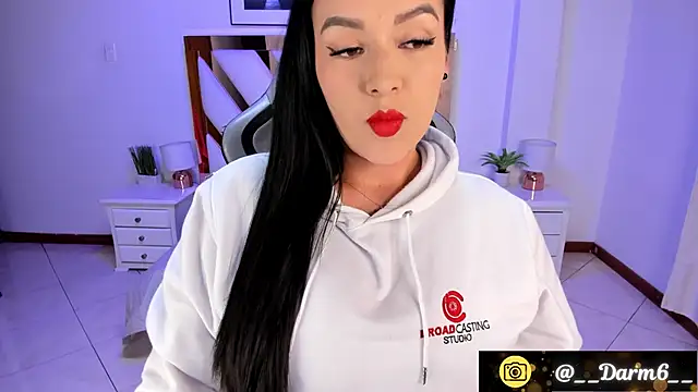 Snapshot of Lia_Simons chatting on 02-11-25, 08:37 Lia Simons online show from 02-11-25, 08:37