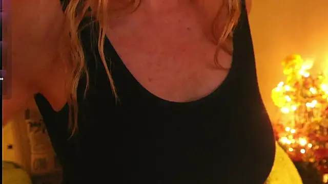 Snapshot of Kishaxxx chatting on 02-01-25, 05:28 Kishaxxx online show from 02-01-25, 05:28