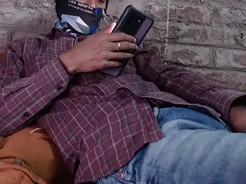 Snapshot of ThethunderPo chatting on 01-14-25, 07:48 ThethunderPo online show from 01-14-25, 07:48