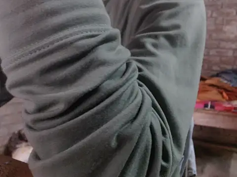 Snapshot of ThethunderPo chatting on 10-11-25, 05:17 ThethunderPo online show from 10-11-25, 05:17