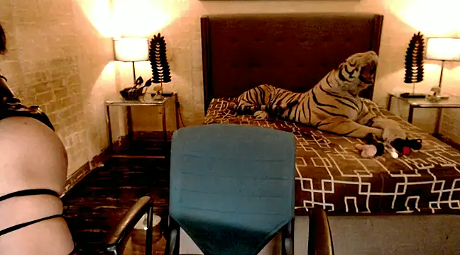 Snapshot of LavictoriaFox chatting on 02-08-25, 06:12 LavictoriaFox online show from 02-08-25, 06:12