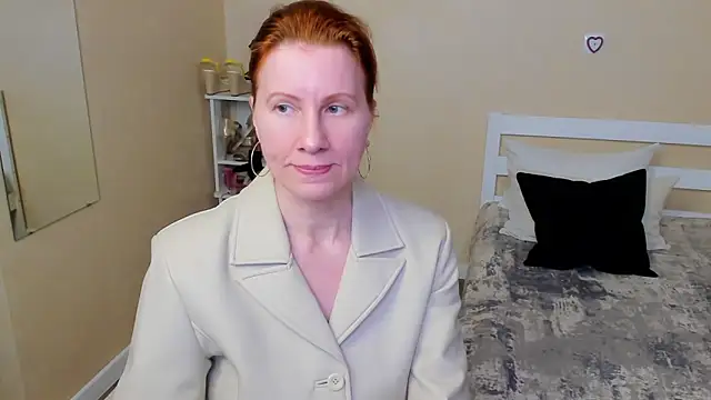 FoxySophia online show from 09-30-25, 03:39