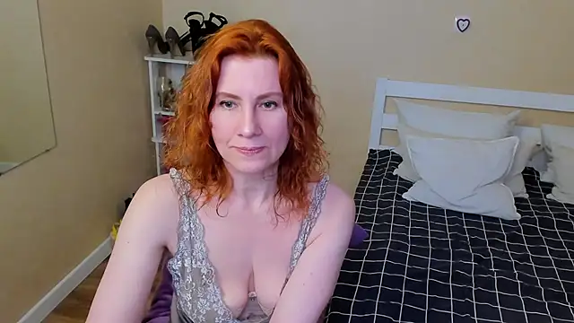 FoxySophia online show from 11-25-25, 01:05