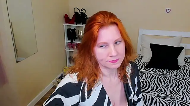 FoxySophia online show from 04-29-26, 02:48