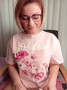 Snapshot of Aniria chatting on 03-05-26, 06:42 Aniria online show from 03-05-26, 06:42