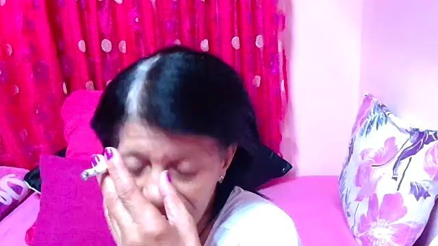 Snapshot of SLUTTYROXY chatting on 10-03-25, 07:05 SLUTTYROXY online show from 10-03-25, 07:05