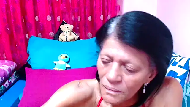 Snapshot of SLUTTYROXY chatting on 10-15-25, 06:41 SLUTTYROXY online show from 10-15-25, 06:41