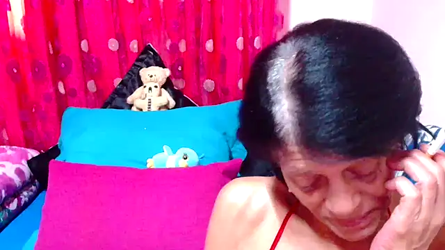 Snapshot of SLUTTYROXY chatting on 10-16-25, 06:47 SLUTTYROXY online show from 10-16-25, 06:47