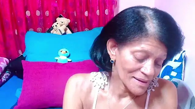 Snapshot of SLUTTYROXY chatting on 10-17-25, 06:43 SLUTTYROXY online show from 10-17-25, 06:43